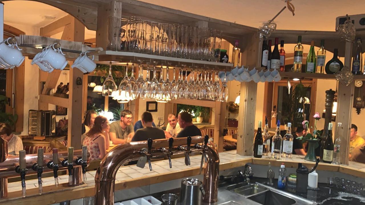 Hotel Alpenhof Markneukirchen エクステリア 写真
