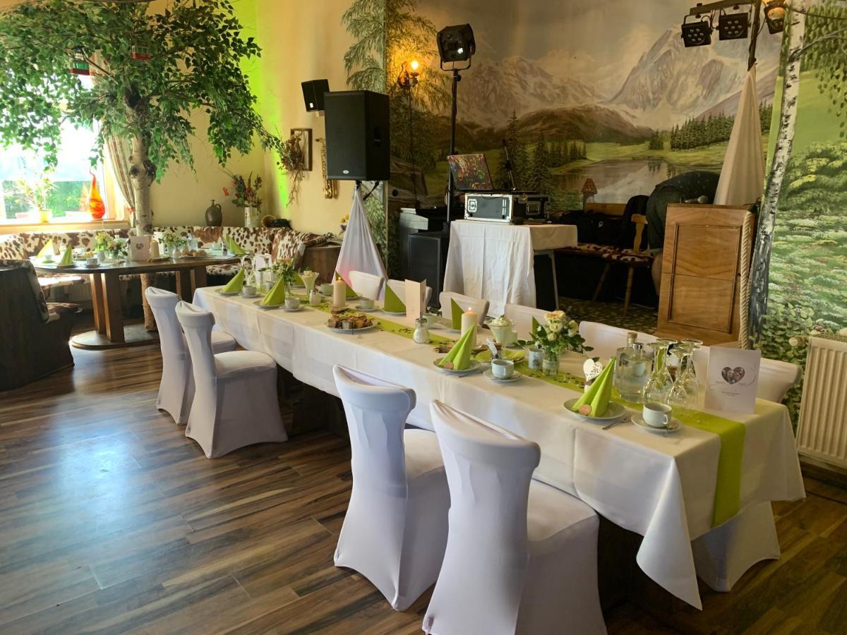 Hotel Alpenhof Markneukirchen エクステリア 写真