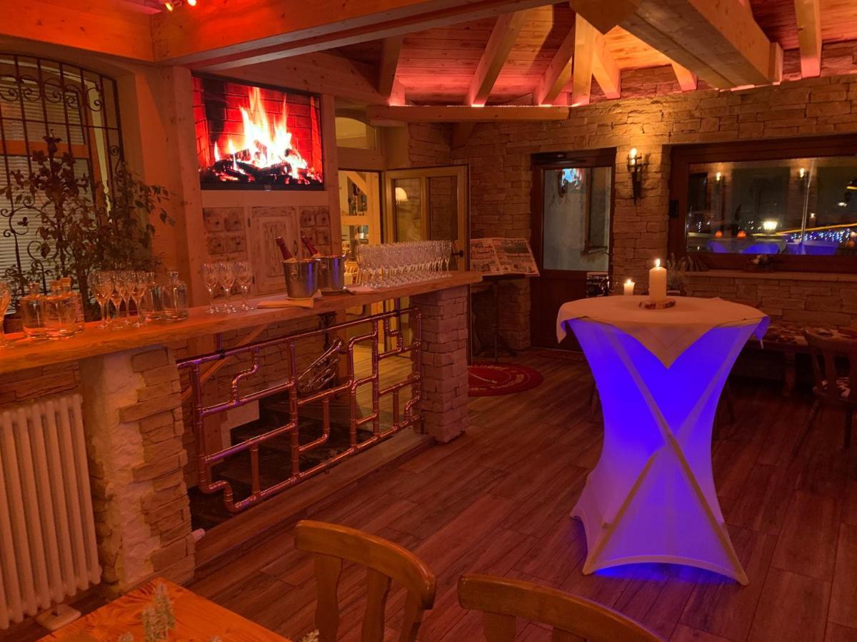 Hotel Alpenhof Markneukirchen エクステリア 写真