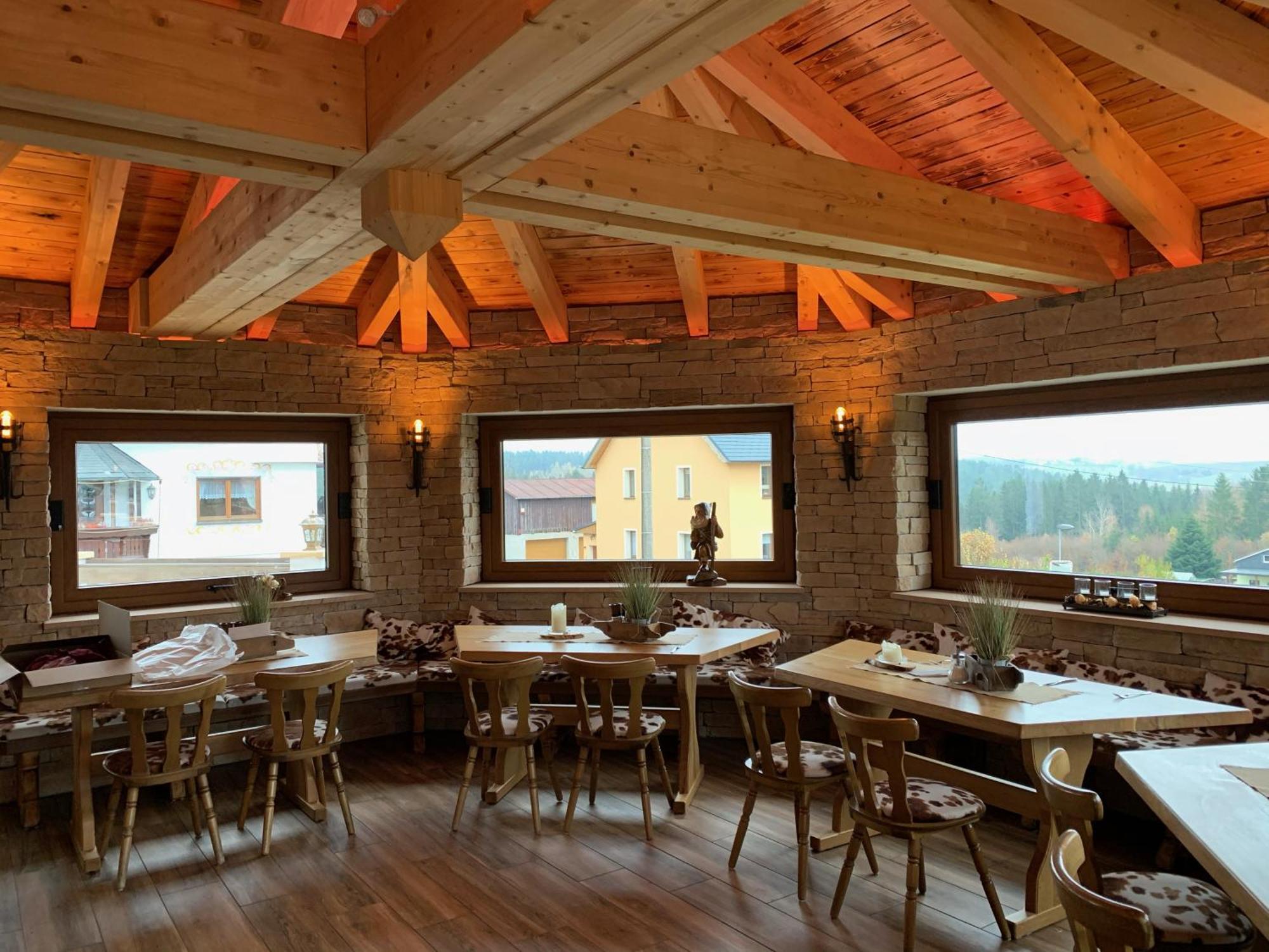 Hotel Alpenhof Markneukirchen エクステリア 写真