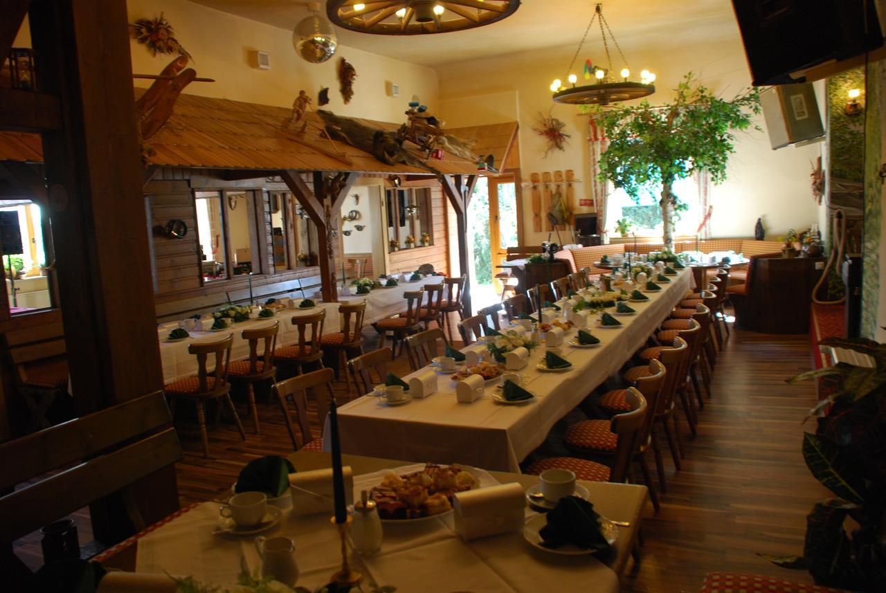 Hotel Alpenhof Markneukirchen エクステリア 写真