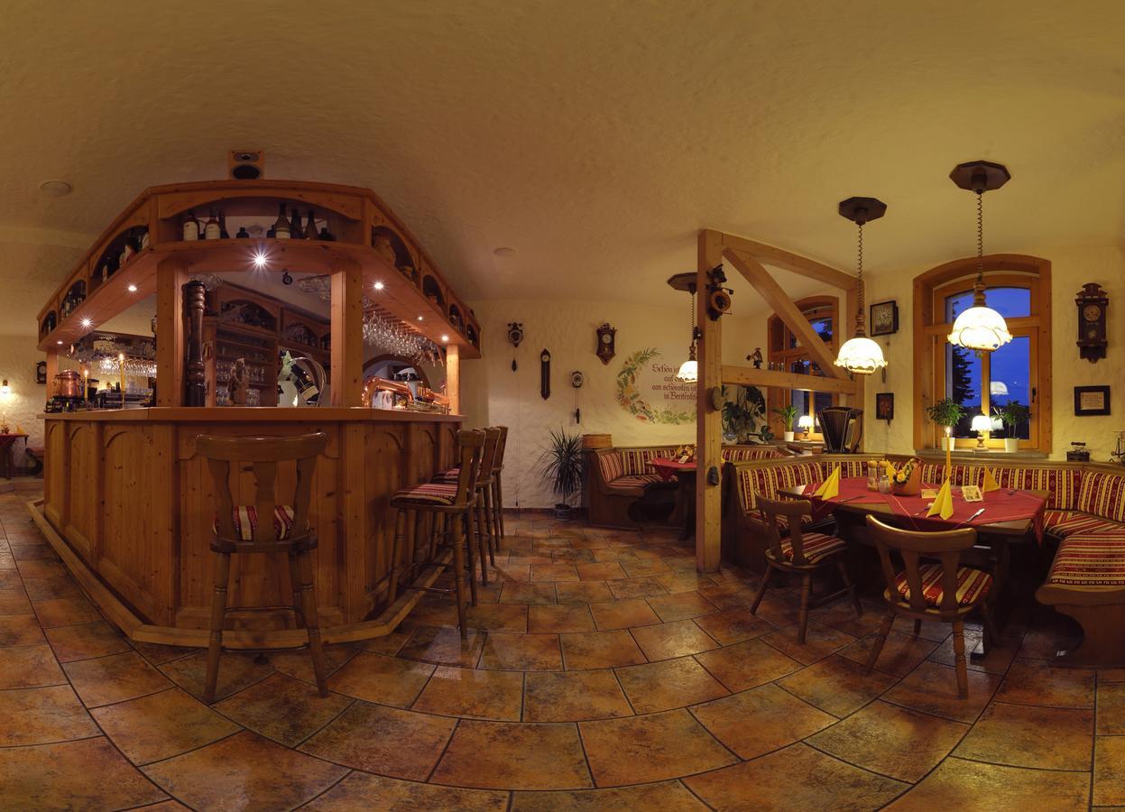 Hotel Alpenhof Markneukirchen エクステリア 写真