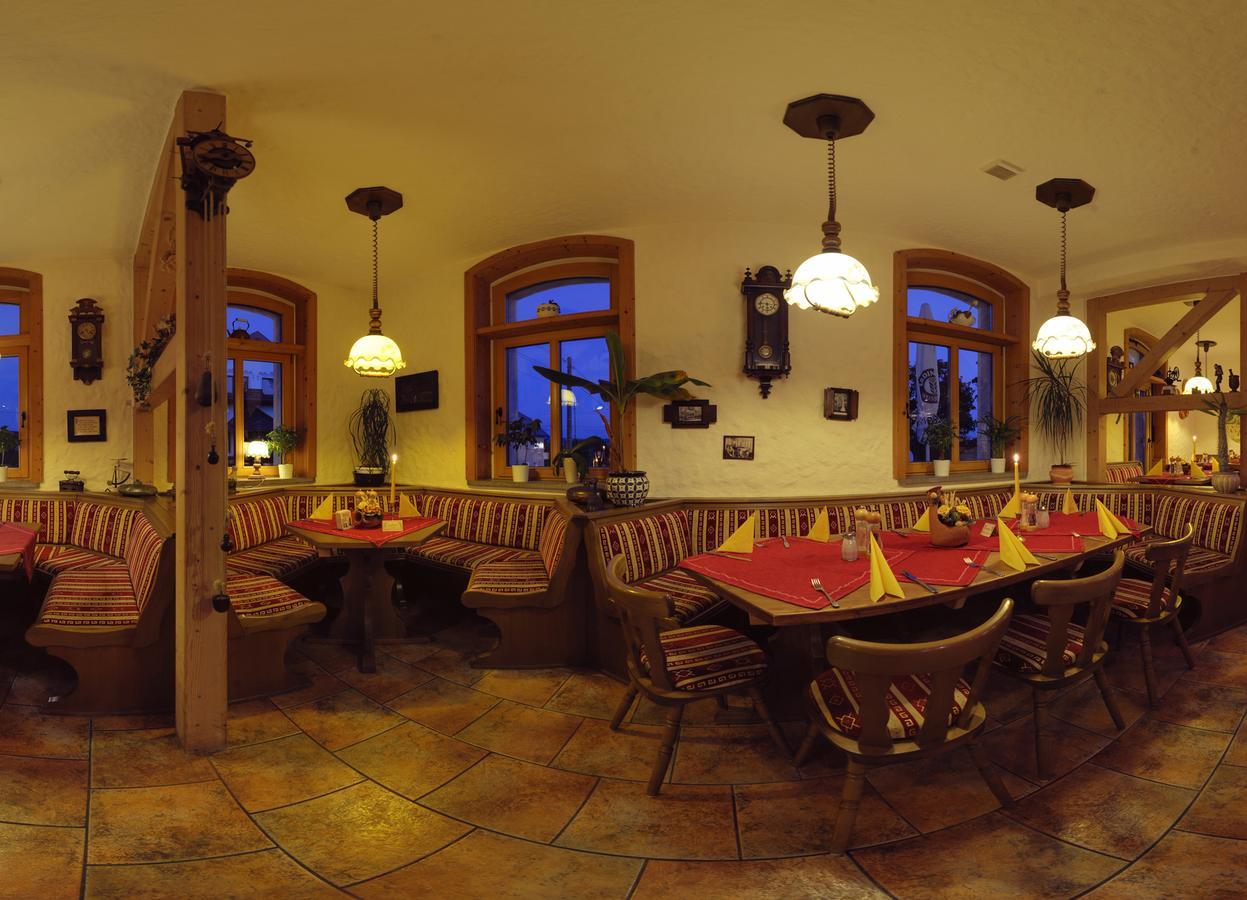 Hotel Alpenhof Markneukirchen エクステリア 写真