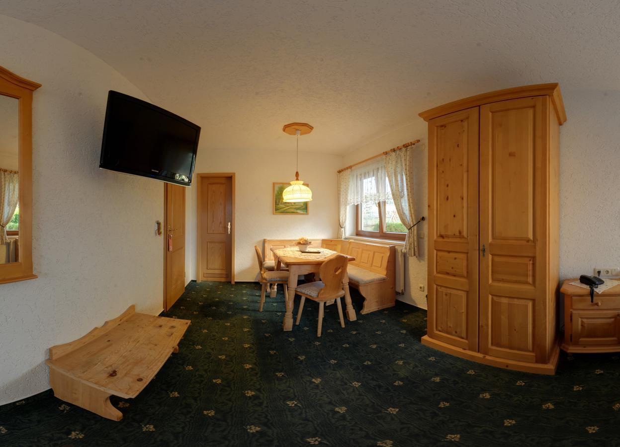 Hotel Alpenhof Markneukirchen エクステリア 写真