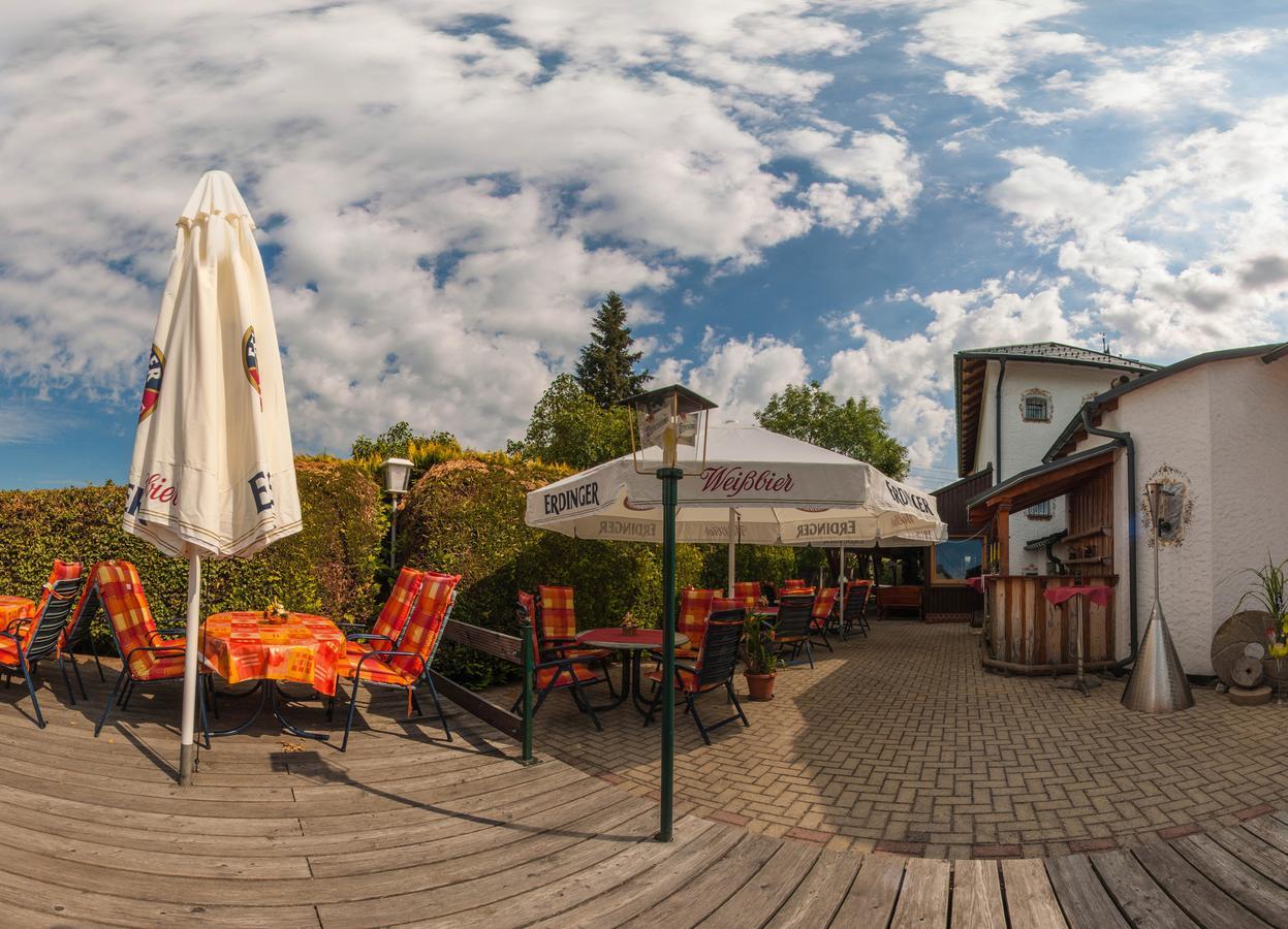 Hotel Alpenhof Markneukirchen エクステリア 写真
