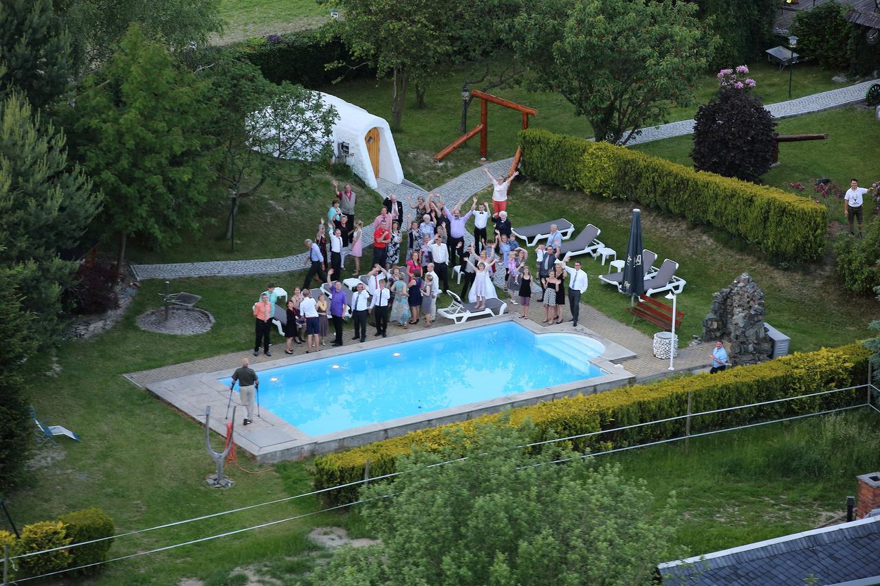 Hotel Alpenhof Markneukirchen エクステリア 写真