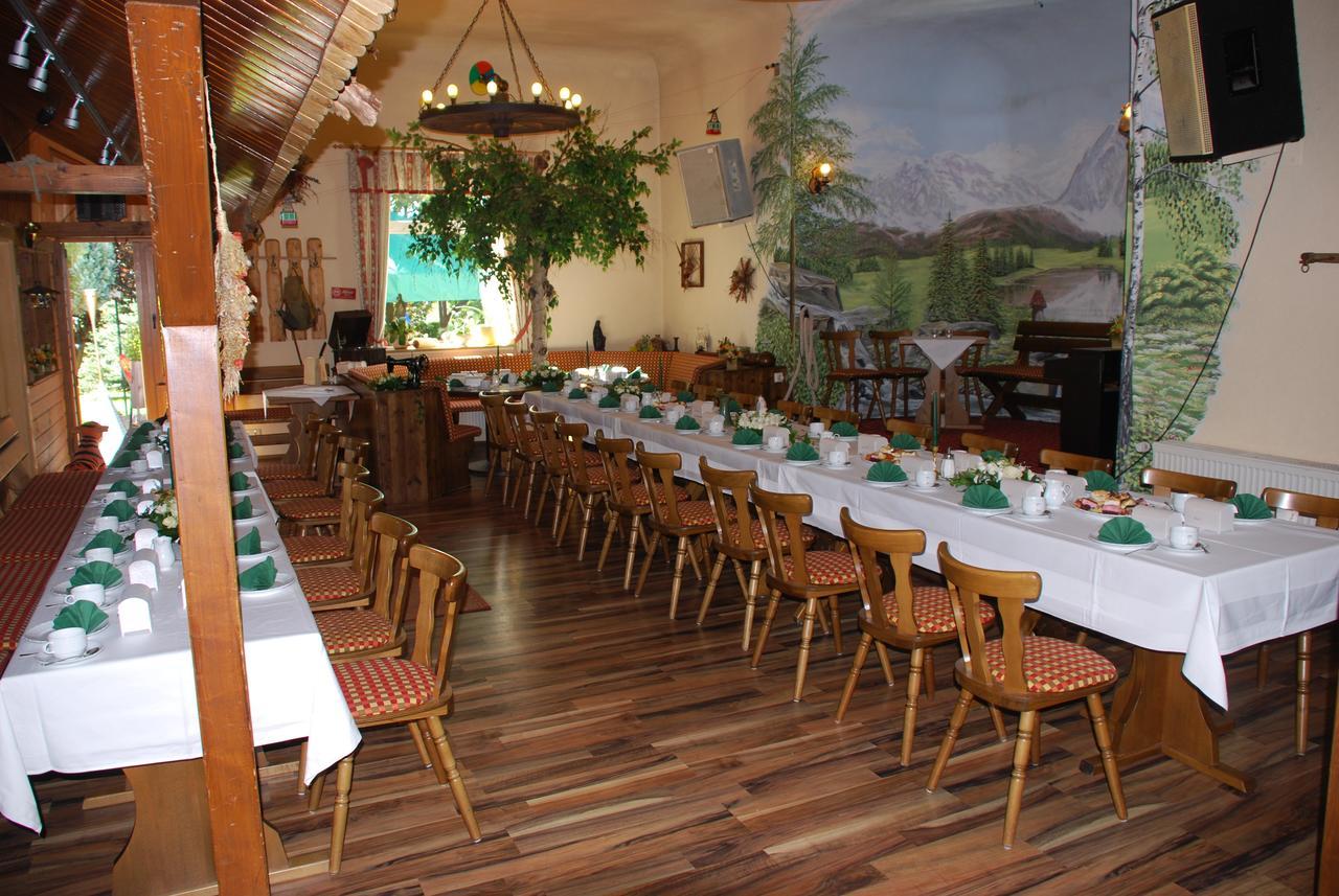 Hotel Alpenhof Markneukirchen エクステリア 写真