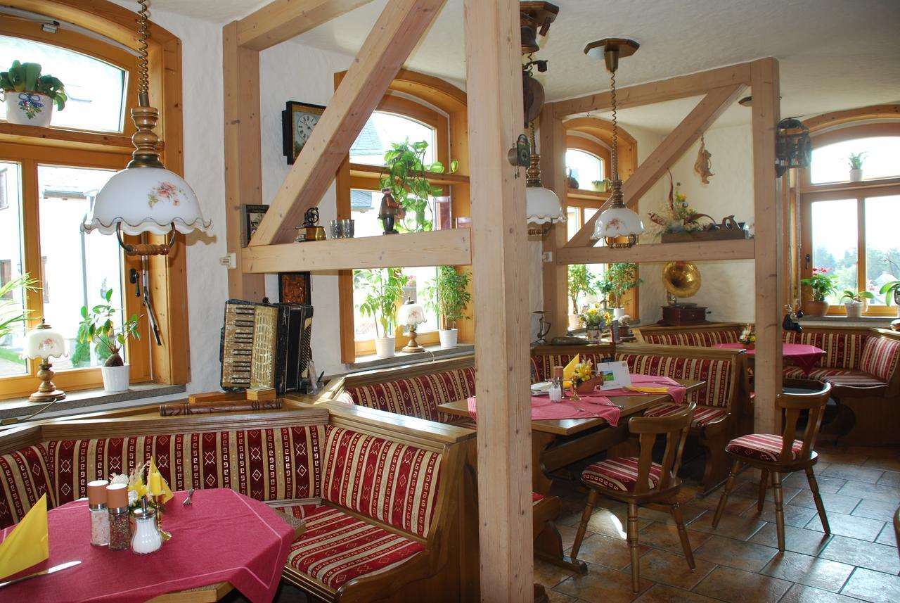 Hotel Alpenhof Markneukirchen エクステリア 写真