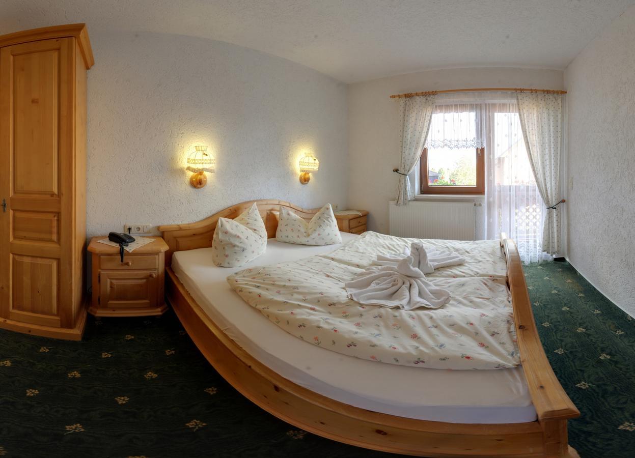 Hotel Alpenhof Markneukirchen エクステリア 写真