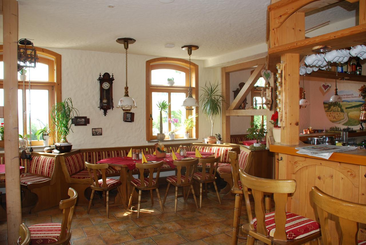 Hotel Alpenhof Markneukirchen エクステリア 写真